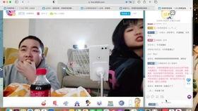 网吧吃瓜小姐姐